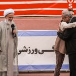 جواد خیابانی در آغوش مجری سمت خدا