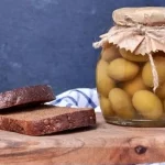 طرز تهیه ترشی چاقاله بادام ساده و خوشمزه