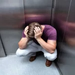 رعایت چند نکته ساده هنگام گیر افتادن در آسانسور