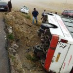 واژگونی دلخراش مینی‌بوس تیم کشتی در گردنه صلوات‌آباد
