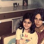 تغییرات آزاده صمدی و مادرش از ۳۷ سال پیش تا به الان / مادر و دختری که باهم مو نمی زنند!
