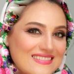 فیلم / شبنم مقدمی: داشتم به مژده لواسانی اورد میدادم که امام رضا (ع) هوامو داره، دیدم کفشامو بردن!  /  با دمپایی آبی از حرم رفتم تا هتل!