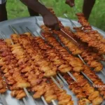 طبیعت هند و هنر آشپزی روستایی؛ تهیه بال مرغ کبابی و دودی / فیلم