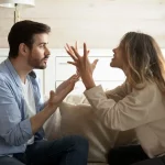 ۴ اشتباه رایج که مشکلات رابطه‌ تان را حل نمی‌کند