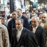 گشتوگذار کوتاه وزیر امور خارجه در بازار تبریز