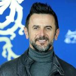 مردم مشهد برای دیدن امین حیایی صف کشیدند