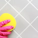 چگونه کاشی های حمام را در کمتر از 30 دقیقه برق بیندازید؟