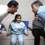 بامزه ترین عکس از پژمان جمشیدی با بچه های جواد نکونام که در فضای مجازی وایرال شد