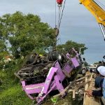 ۱۶ کشته در پی سقوط اتوبوس به رودخانه در مرکز کامبوج – اکونیوز