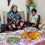 غذای سنتی روستایی: برنج زعفرانی طلایی و مرغ باسترما + جدول