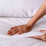 چند روز یکبار باید ملحفه و روبالشی ها را شست؟ + راهنمای کامل