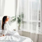 چگونه با تغییرات فصلی خواب بهتری داشته باشیم؟ + نکات کاربردی خواب در پاییز و زمستان