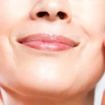 طرز تهیه نوشیدنی روشن کننده پوست با کشمش، زعفران و تخم ریحان