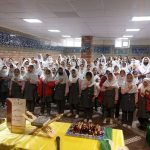 استقبال پرشور دانش‌آموزان دبستان صدیقه کبری(س)از خادمان رضوی در "چهارشنبه‌های امام رضایی"